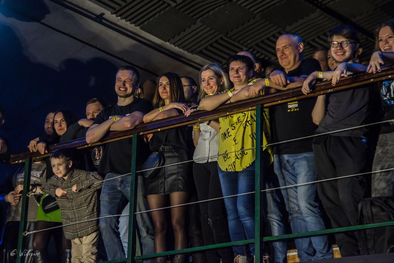 Фото Это аншлаг! Александр Пушной собрал полный зал на двухчасовом концерте в Новосибирске  — ФОТОРЕПОРТАЖ 3